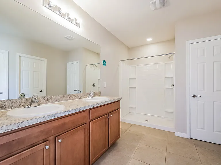 627 SW 27th Ter — Photo 13