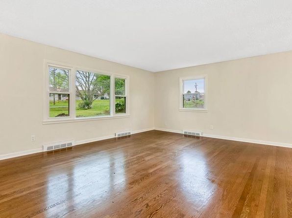 1706 W Main St, Greenwood, MO 64034