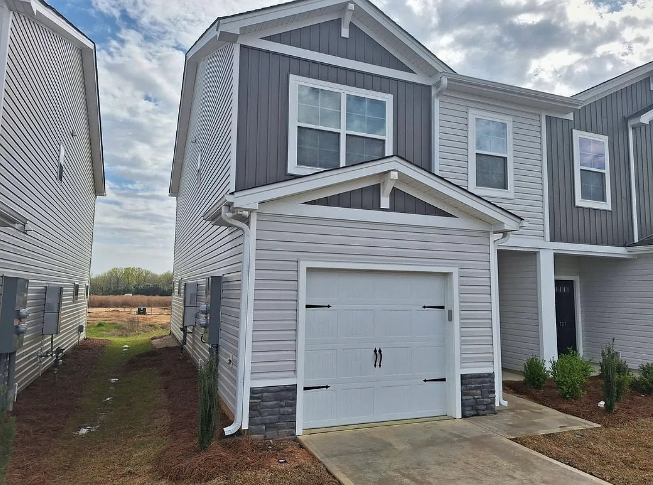 3 bed, 2.5 bath, 1610 sqft, $1,950 — Photo 3