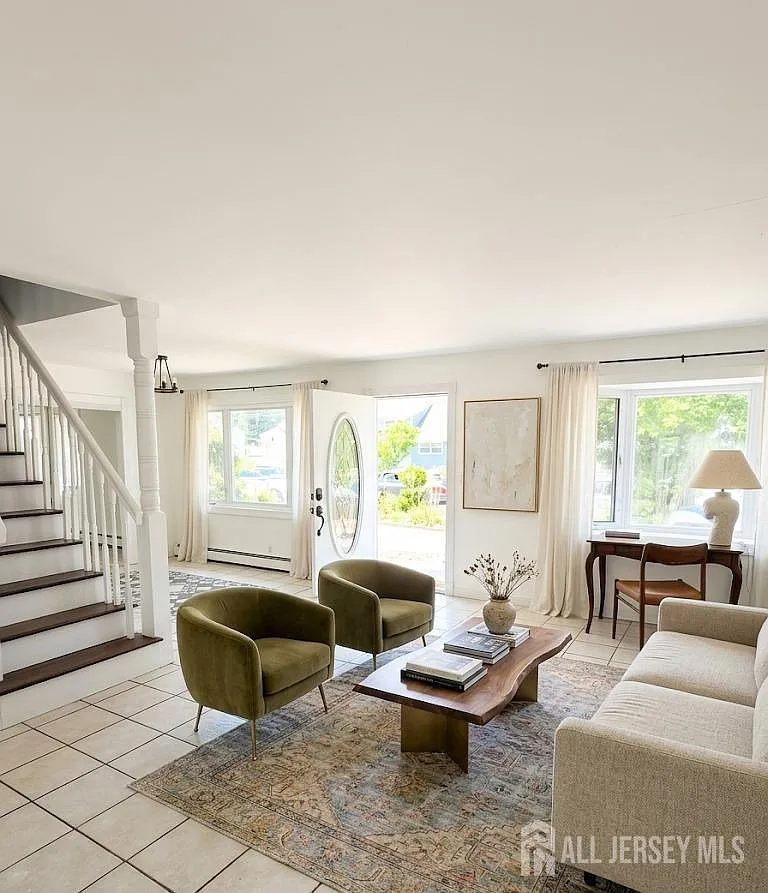 4 bed, 2.0 bath, 1584 sqft, $3,800 — Photo 3