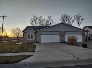 1003 Woodridge Dr, Decatur, IN 46733