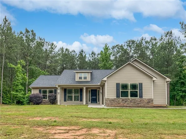 44 Esther Dr, Grantville, GA 30220