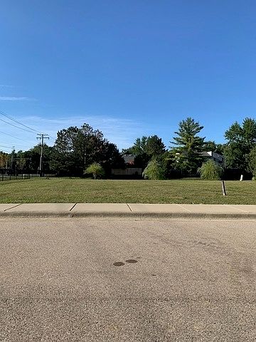 2nd image of 1435 Pfingsten Rd #1