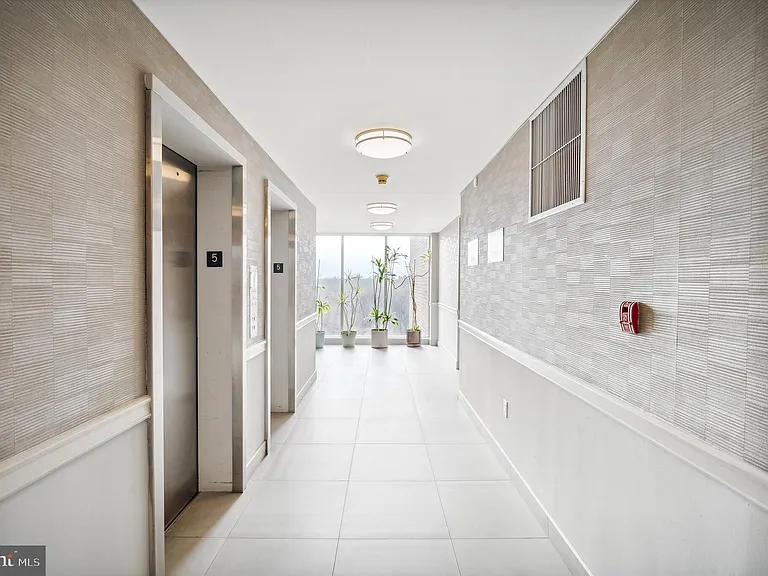 6100 Henry Ave #5B — Photo 7