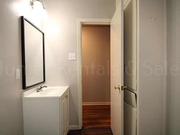 3rd image of 406 Nauert St