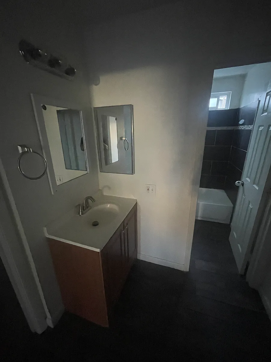 Building Photo - 4131 Van Dyke Ave #1