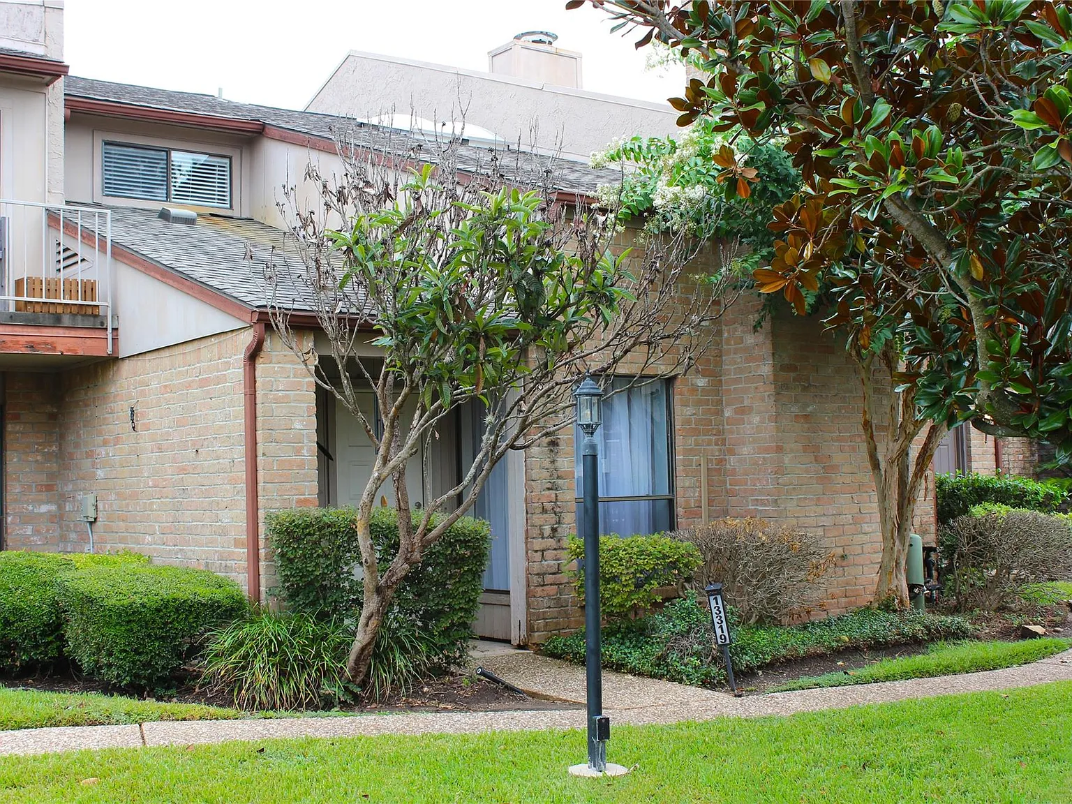 2 bed, 2.0 bath, 1728 sqft, $1,800 — Photo 2
