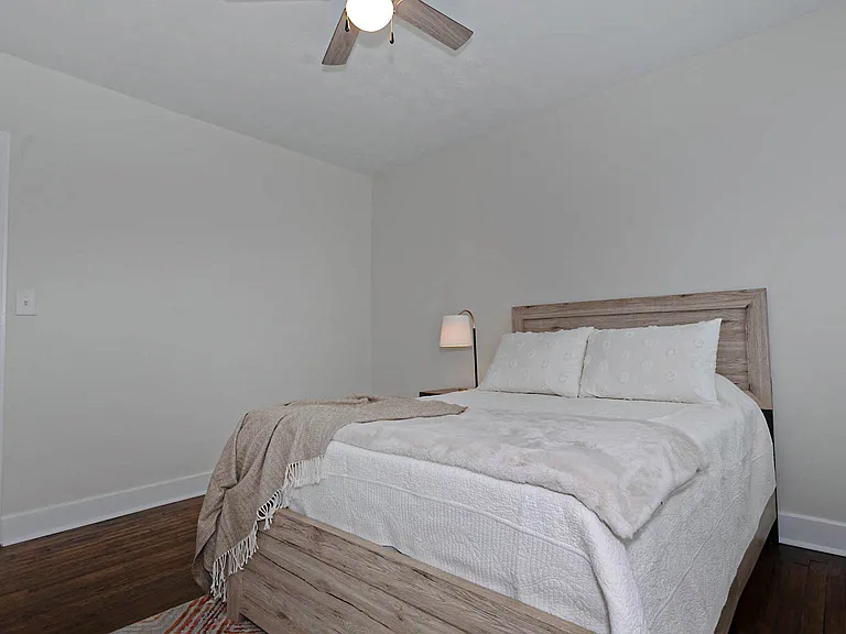 1032 Lakeview Dr — Photo 12