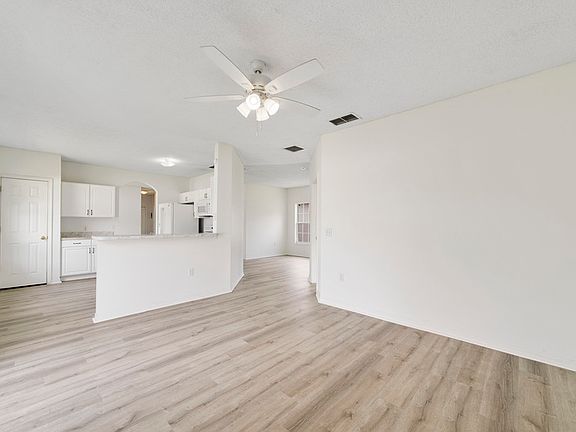2nd image of 566 Hummingbird Ct