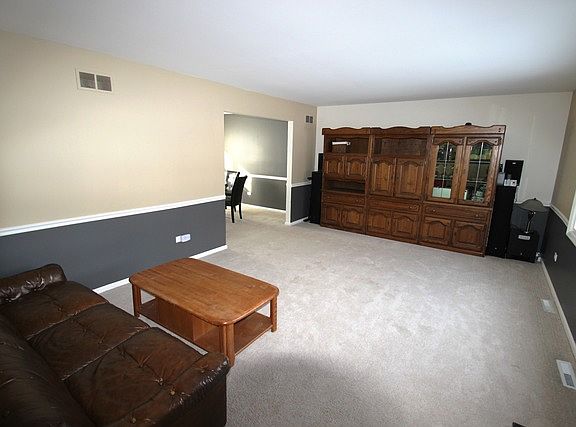 3rd image of 860 Braemar Dr