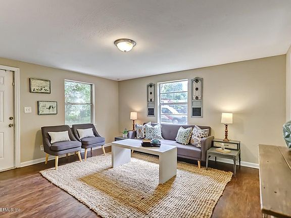 4th image of 10451 Craig Dr