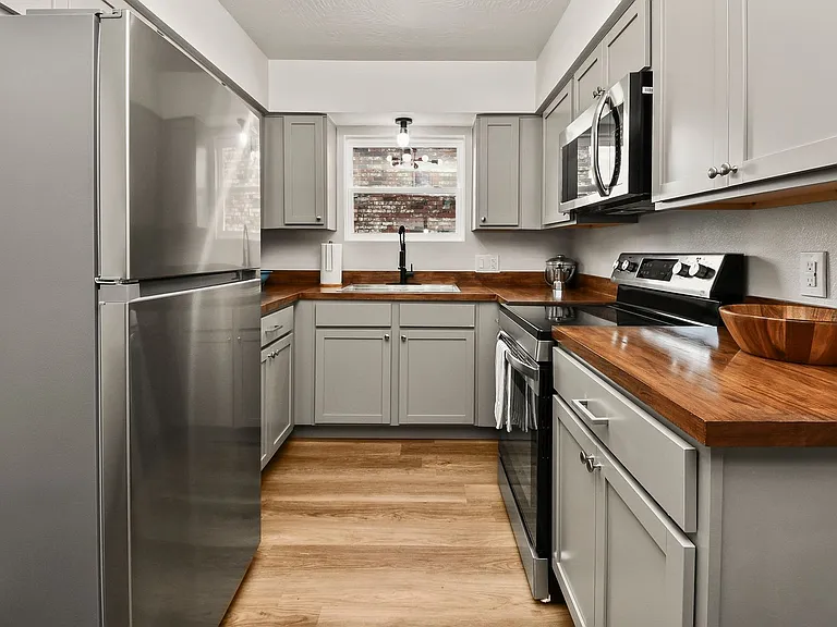 2035 S Florence Ave — Photo 124