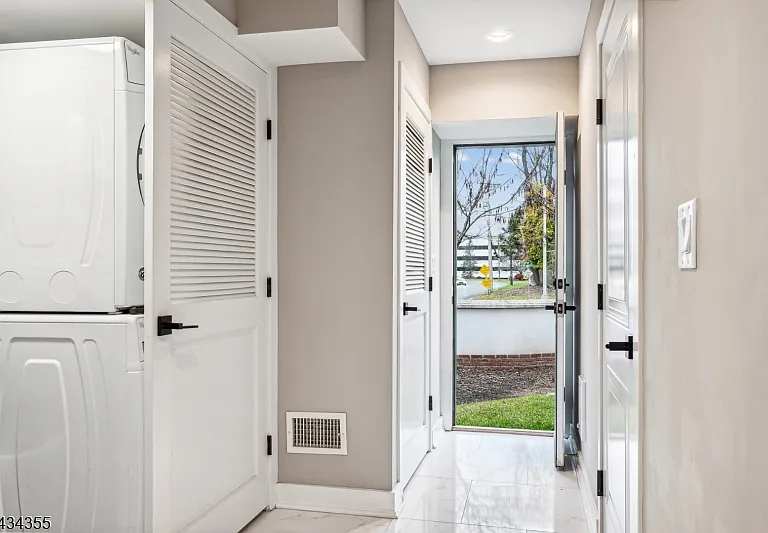 25 Stonybrook Cir #25 — Photo 8