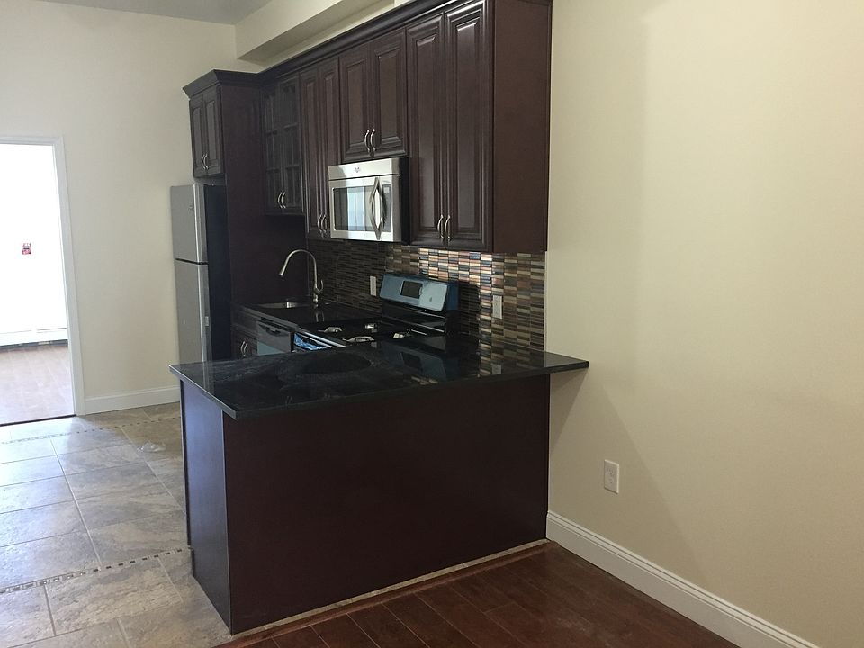 1st image of 76 Hutton St #2