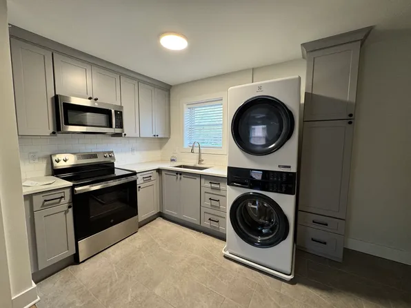 425 Holderness St SW, Atlanta, GA 30310