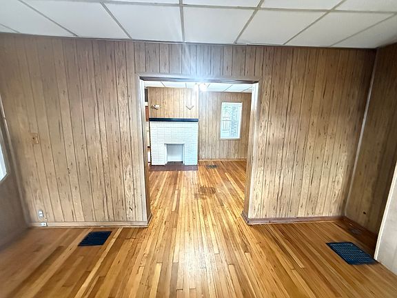 3rd image of 837 Greenfield Ave