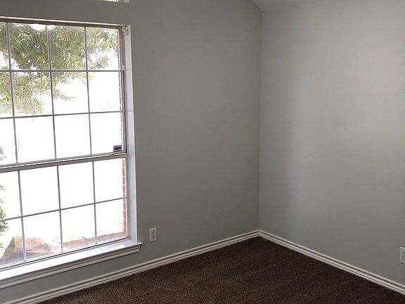 5th image of 409 Eisenhower Dr