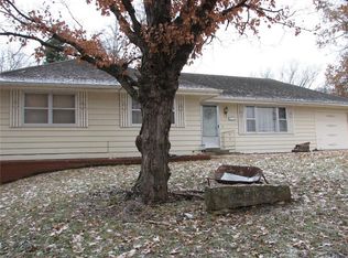 406 S 18th St, Leavenworth, KS 66048