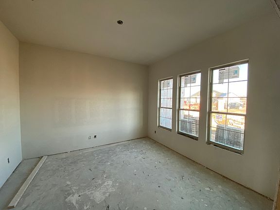 2nd image of 122 Cottonwood Ct