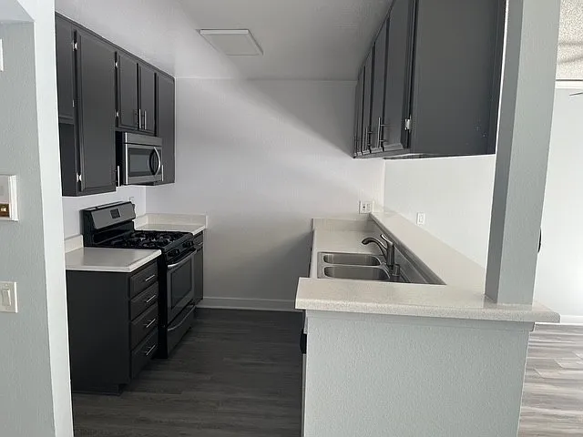 BAIRD APARTMENTS — Photo 12