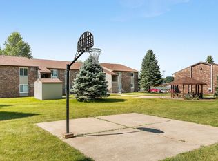 408 E 13th St APT 12, Pella, IA 50219