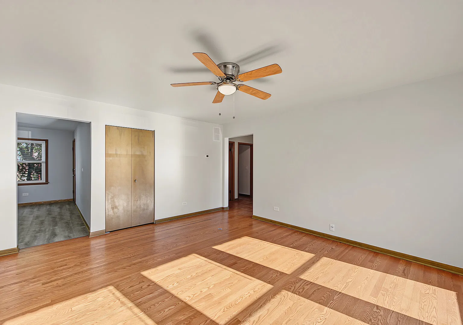 3 bed, 1000 sqft, $2,100 — Photo 2