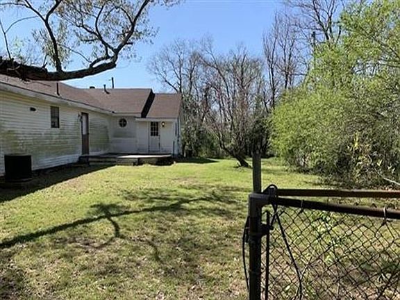 3rd image of 718 Skinner Ln