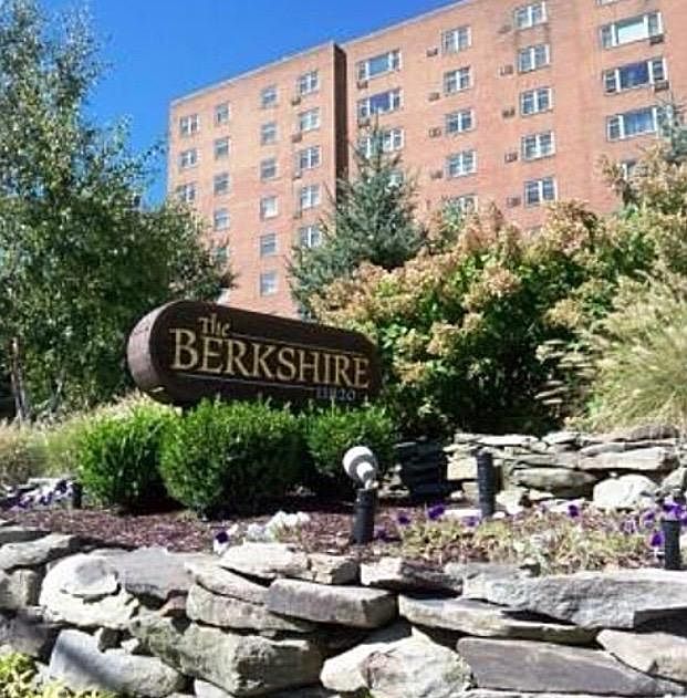 1st image of 11820 Edgewater Dr APT 1008