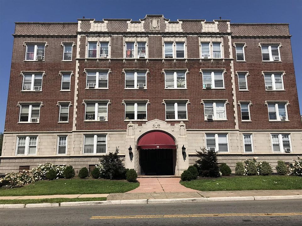 2nd image of 49 S Clinton St #B1r