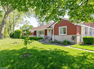 1300 E Thayer St, Mount Prospect, IL 60056