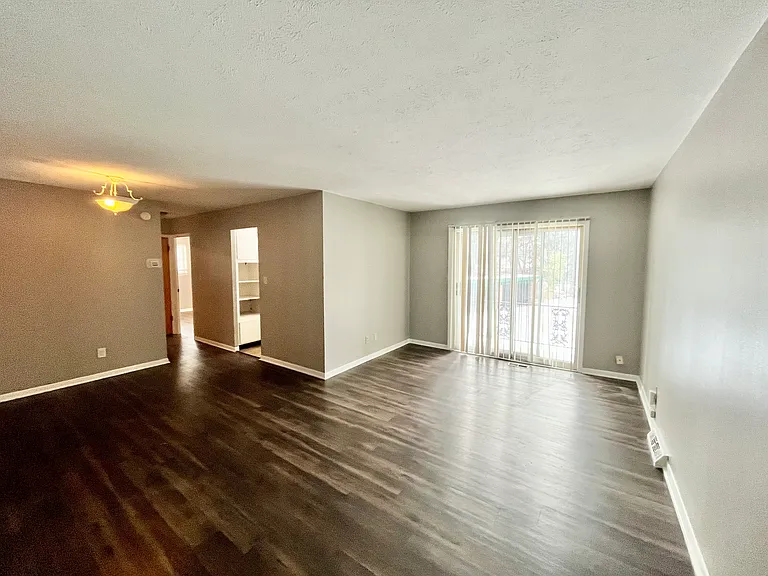 818 S Green Rd — Photo 11