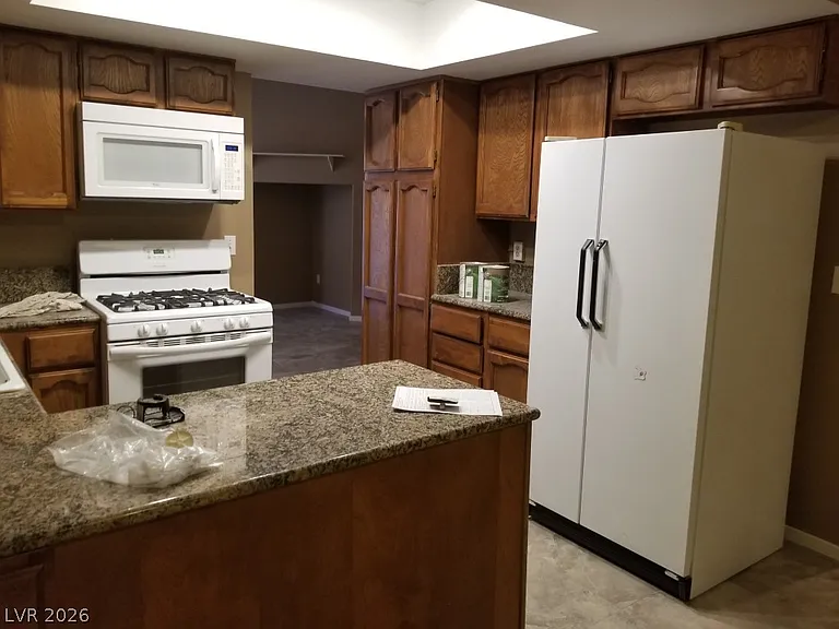 504 Grimsby Ave — Photo 3