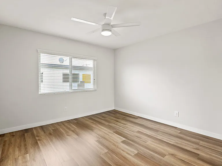 1358 W 36th St #D — Photo 15