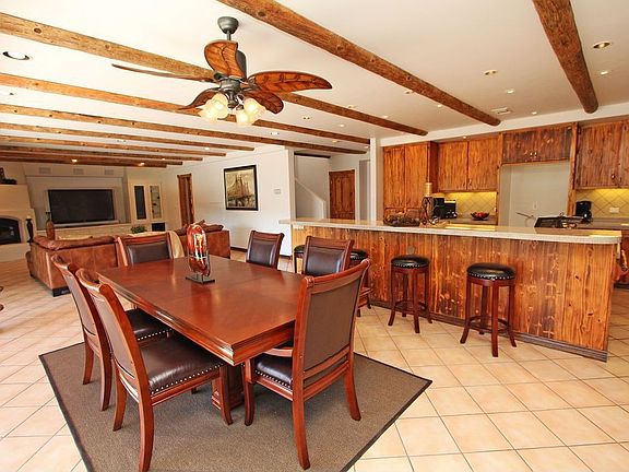 Open Layout w/dining, kitchen & living room open