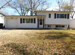 3418 SW Lakeside Dr, Topeka, KS 66614