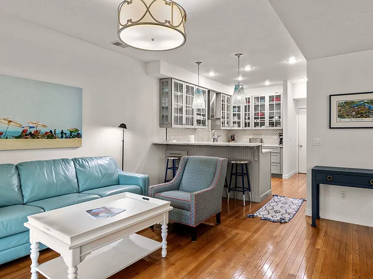 213 Midtown Dr — Photo 12