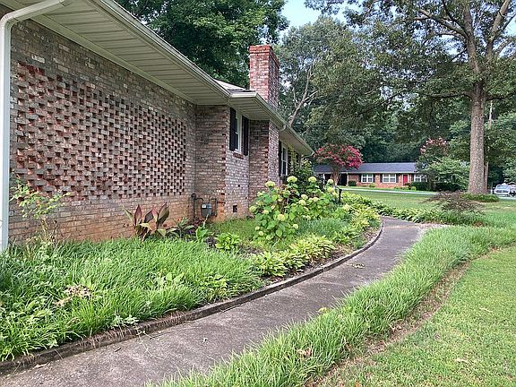 2nd image of 307 Heathwood Dr