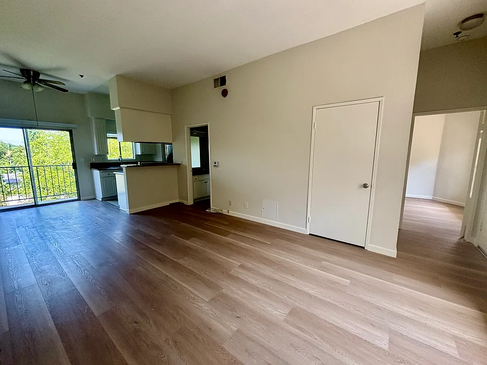 11925 Riverside Dr #24