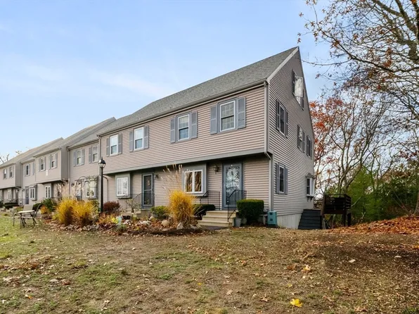 5 Oak Ridge Dr Unit 7, Maynard, MA 01754