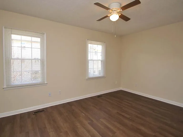 1410 Country Club Ct — Photo 12