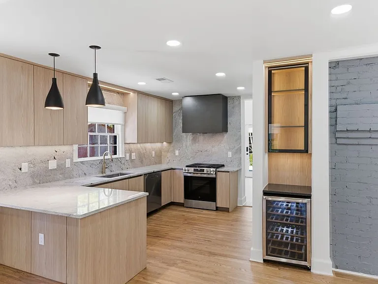 1838 Merriman Ave — Photo 8