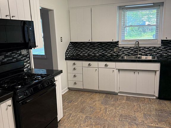 2nd image of 2115 Alma Blvd