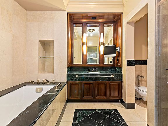 5th image of 55 Wall St APT 732