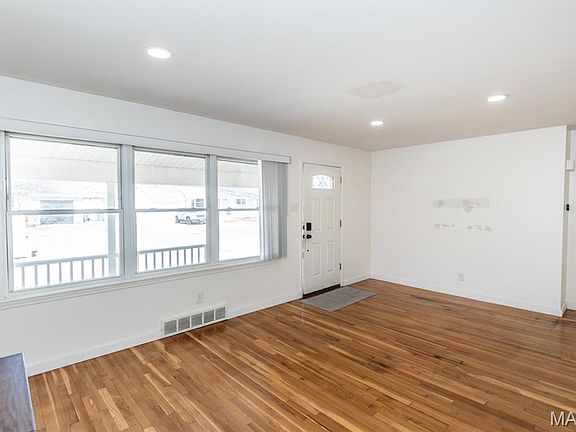 5th image of 7824 Decatur Dr