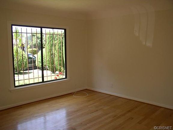 3rd image of 812 N Ogden Dr