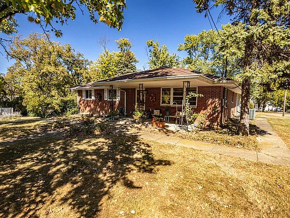 3rd image of 3594 Cheryl Dr