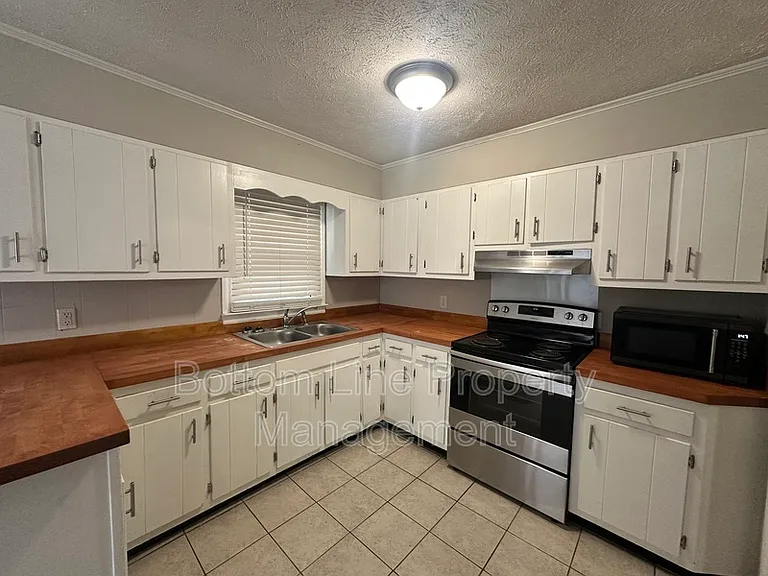 4453 Oakmont Cir — Photo 10