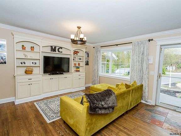 3rd image of 13 Birchwood Ct