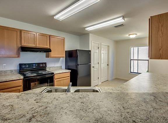 5th image of 261 Shadow Lakes Dr