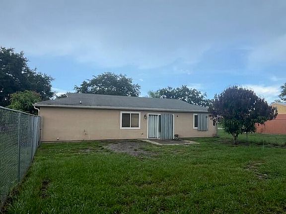 2nd image of 450 SW Belmont Circle